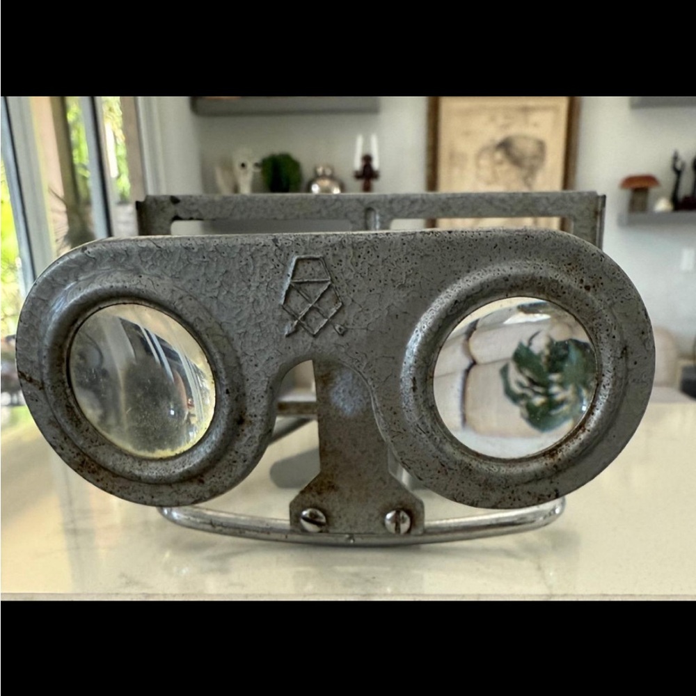 USSR Soviet LOMO Sputnik Metal Foldable Stereoscope Viewer +  Stereoview Cards